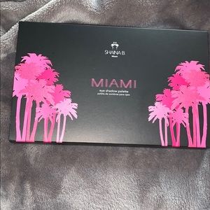 Shaina B Miami pallet